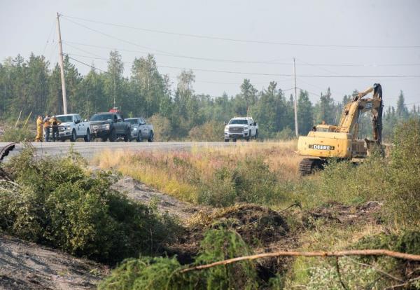Canada wildfires: Crews battle to stop blaze as Yellowknife evacuates