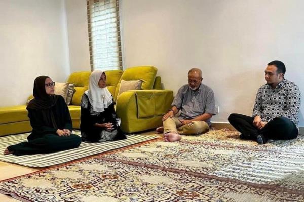 Elmina air crash: PM Anwar’s pol-sec visits victims’ next-of-kin to hand over contribution